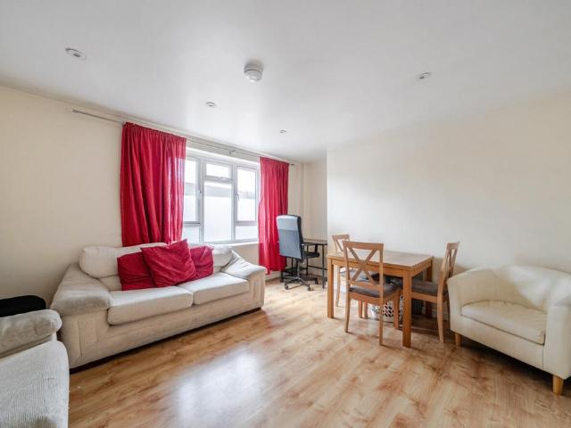 Apartment for rent in Furzedown, Greater London