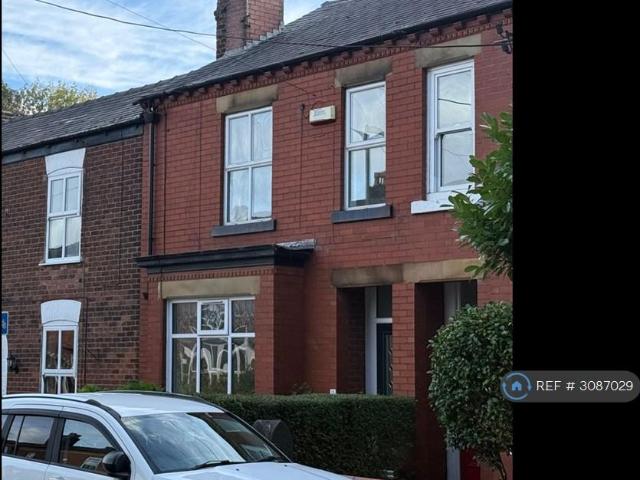 House for rent in Roe Green, Salford