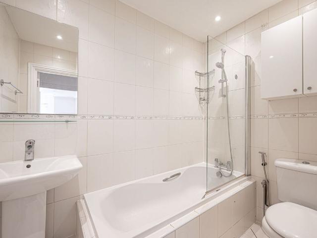 Apartment for rent in The Hyde, Greater London