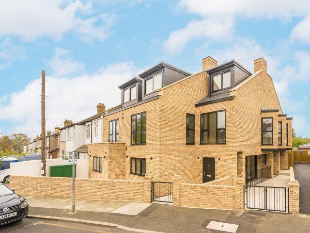 Apartment for rent in London Borough of Merton, Greater London