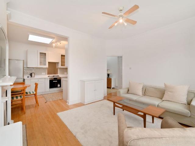 Apartment for rent in Brook Green, Greater London