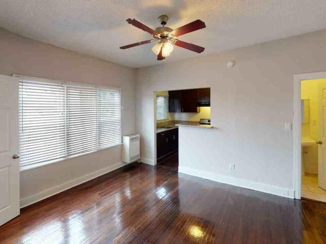 Apartment for rent in Canoga Park, California