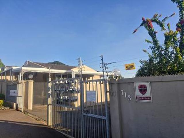 Townhouse for sale in Queensburgh, Kwazulu-natal
