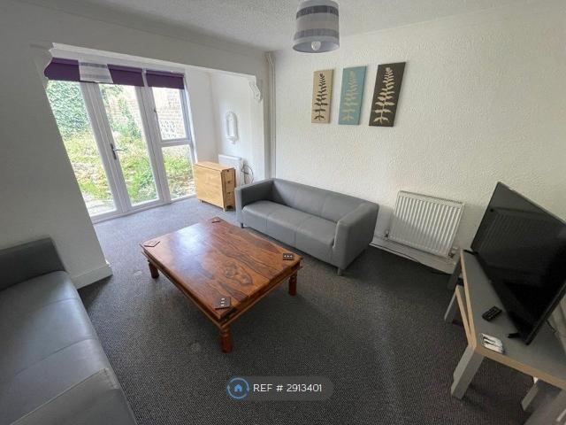 Room for rent in Hales Place, The Bridge