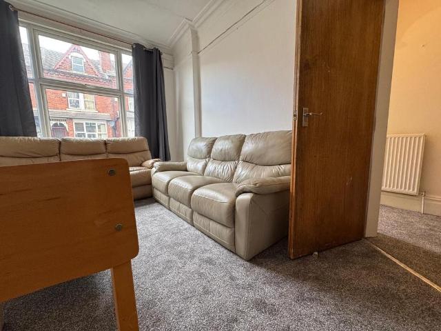 Apartment for rent in Hyde Park, West Yorkshire
