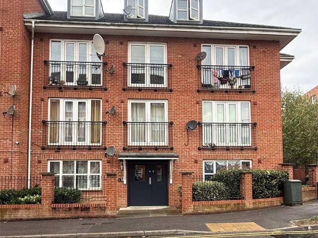 Apartment for rent in Slough