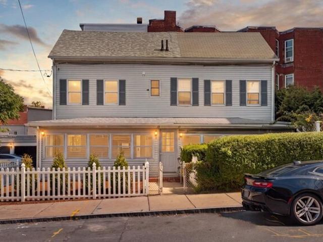 House for sale in Fay Square, Chelsea
