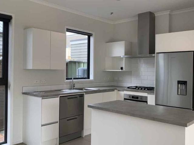 Townhouse for rent in Paremoremo, Oroua County