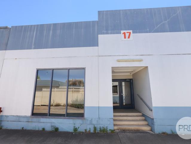 Warehouse for rent in Piallamore, New South Wales