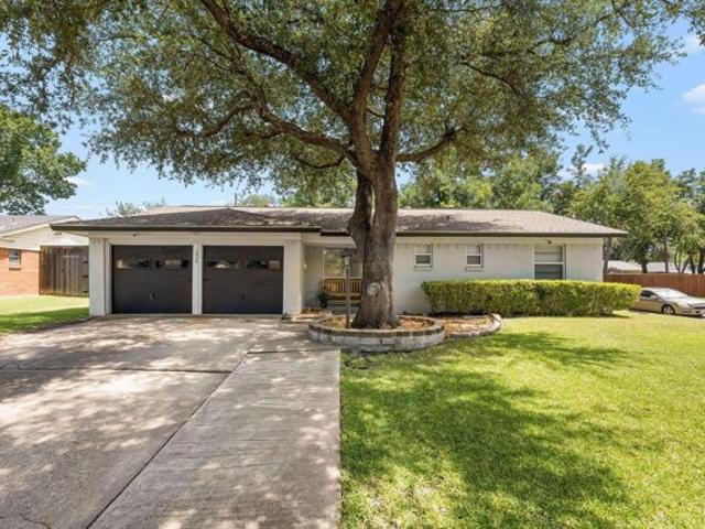 House for sale in Farmers Branch, Texas
