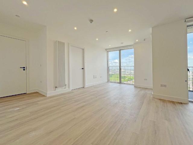 Apartment for rent in London Borough of Ealing, Park Royal