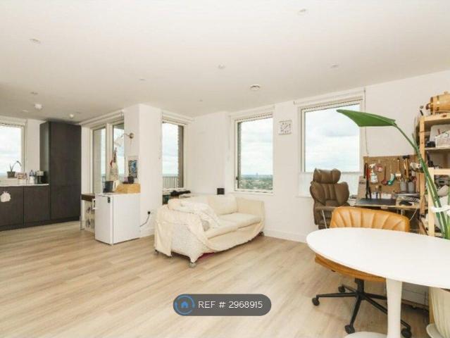Apartment for rent in London Borough of Ealing, Park Royal