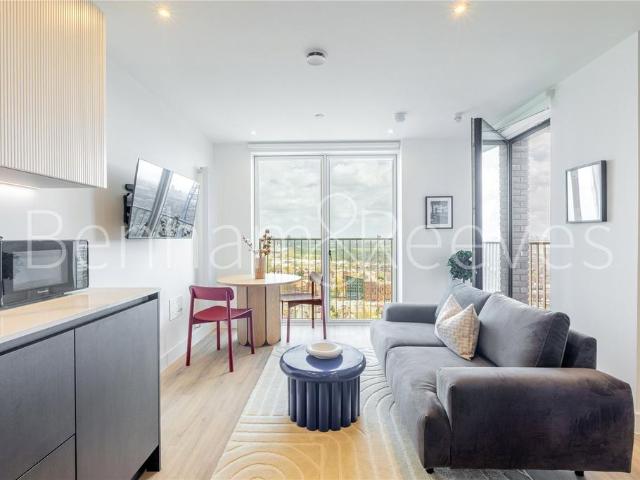 Apartment for rent in London Borough of Ealing, Park Royal
