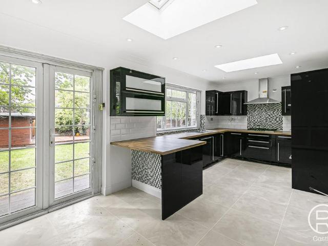 House for rent in London Borough of Ealing, Park Royal