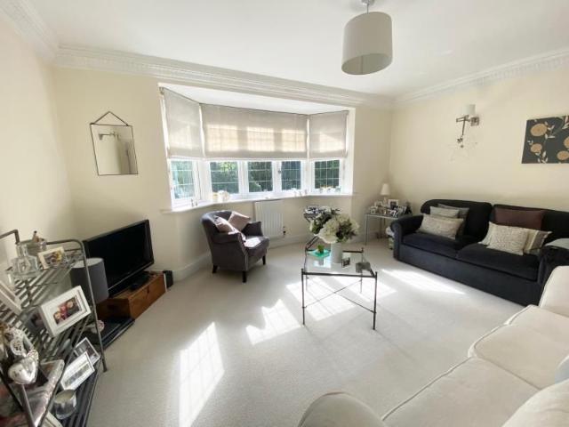 Apartment for rent in Woking, Surrey