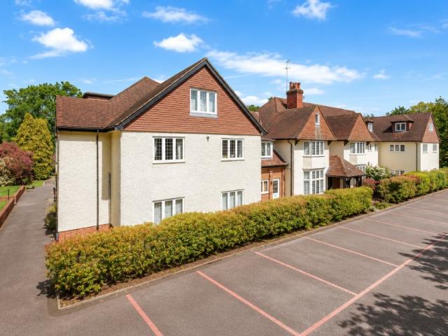 Apartment for rent in Woking, Surrey