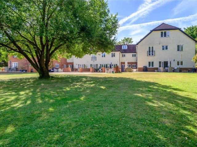 Apartment for rent in Woking, Surrey