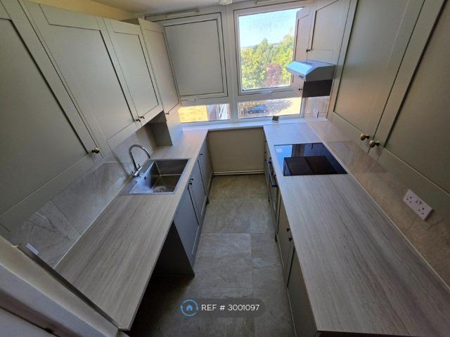House for rent in Longlands, Greater London