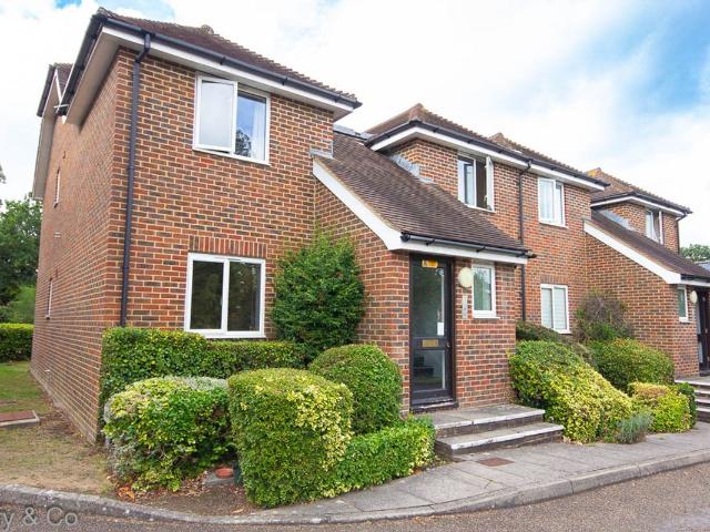 Apartment for rent in Perryfields, West Sussex