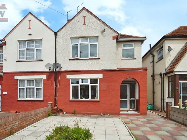House for rent in London Borough of Hounslow, Greater London