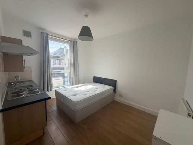 Studio for rent in London Borough of Hounslow, Greater London