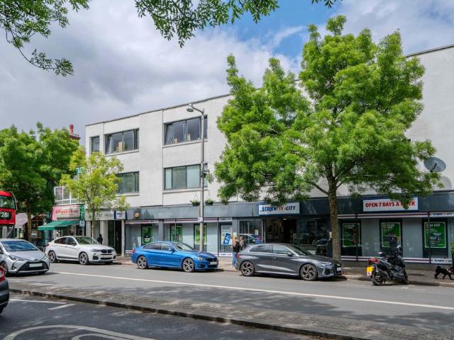 Apartment for rent in Strawberry Hill, Greater London