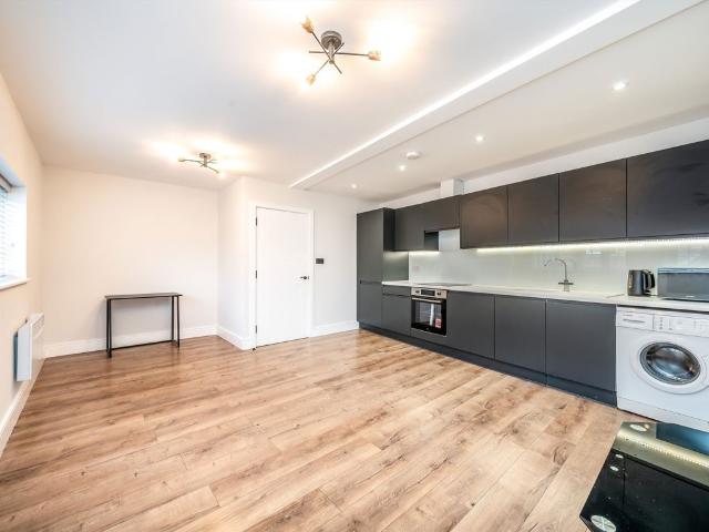 Apartment for rent in Strawberry Hill, Greater London