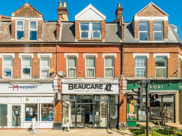 Apartment for rent in Strawberry Hill, Greater London