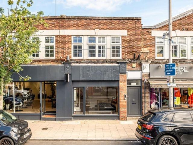 Apartment for rent in Strawberry Hill, Greater London