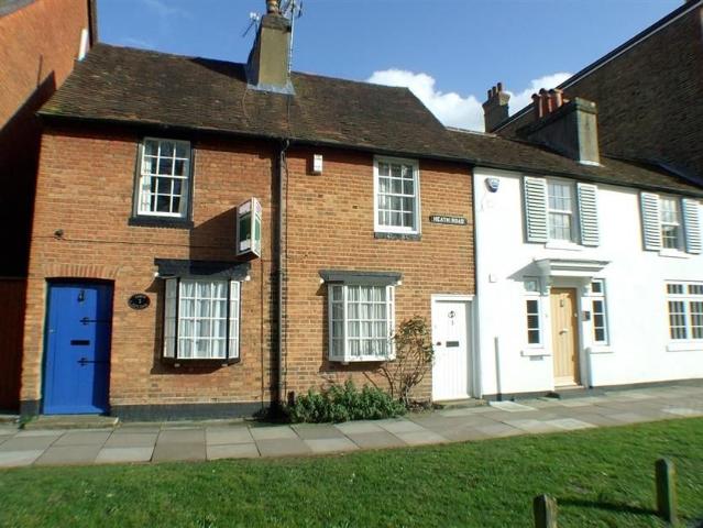 Apartment for rent in Blackhills, Surrey