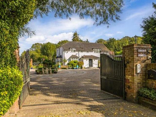 House for sale in Bushey