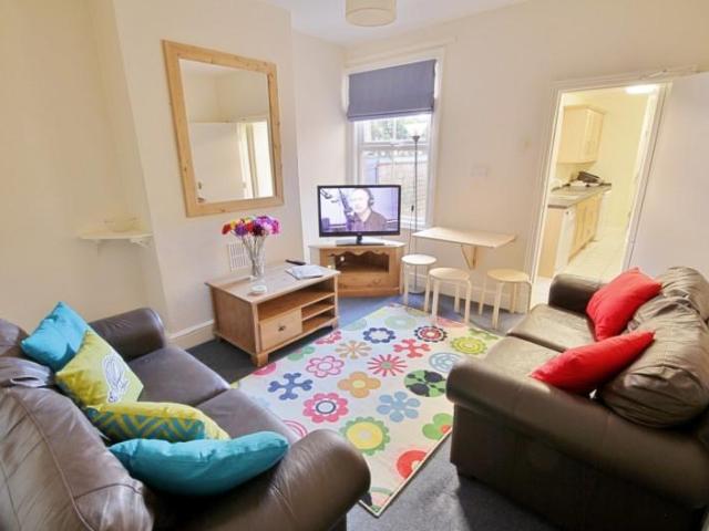 House for rent in Elmfield, Leicestershire