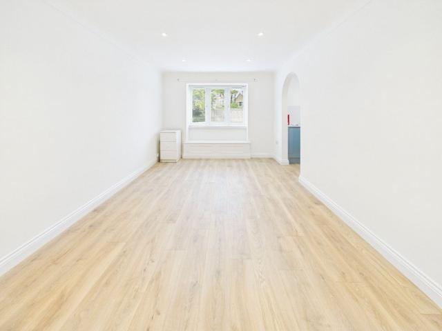 Apartment for rent in St Margarets, Greater London