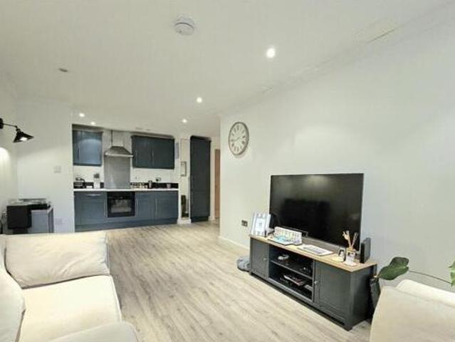 House for sale in Heol-las, Surrey