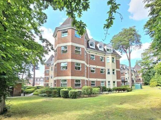 House for sale in Heol-las, Surrey