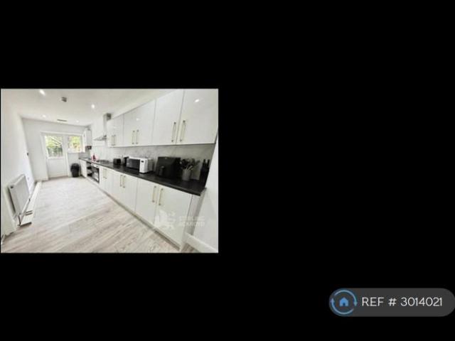 House for rent in Lower Halliford, Surrey