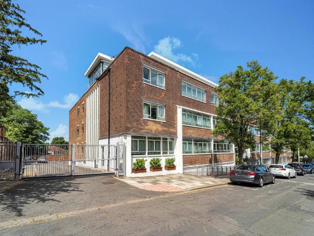 Apartment for rent in London Borough of Ealing, Park Royal