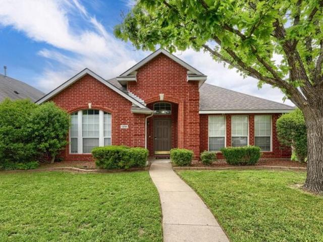 House for sale in Allen