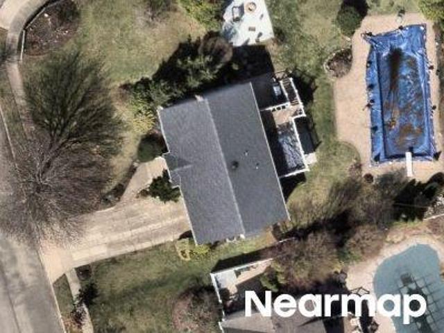 House for sale in Commack