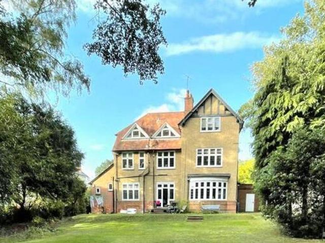 House for sale in Heol-las, Surrey