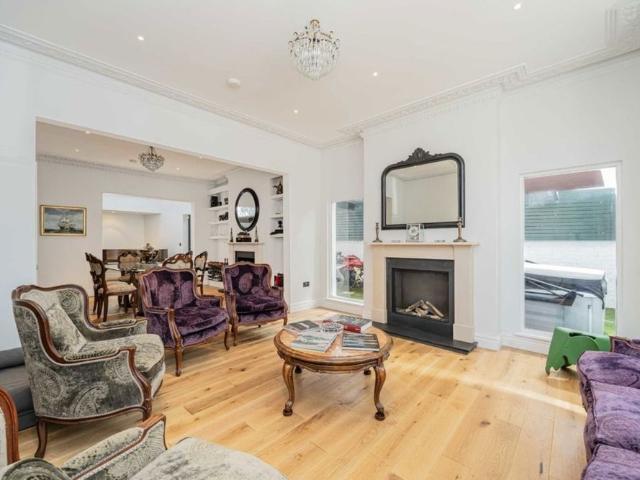 House for rent in Strand-on-the-Green, Greater London