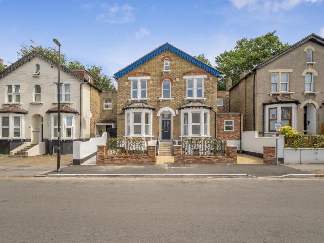 Room for rent in London Borough of Croydon, Greater London