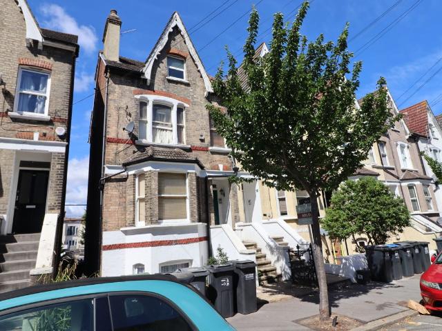 Studio for rent in London Borough of Croydon, Greater London