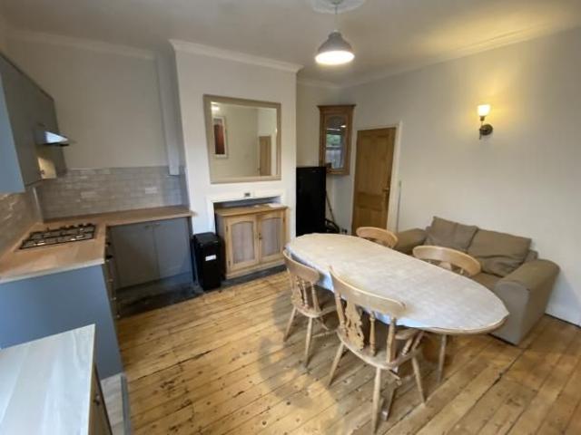 Room for rent in Far Headingley, Leeds