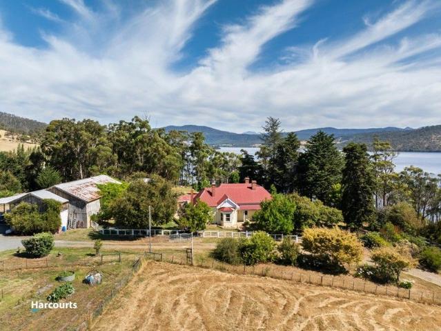House for sale in Glaziers Bay, Tasmania