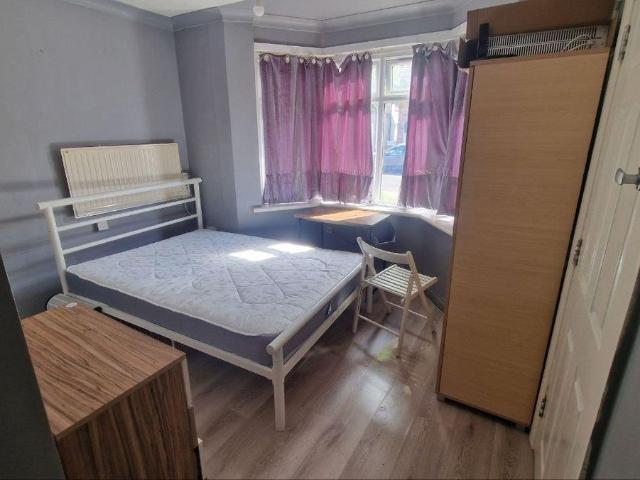Studio for rent in Whitton, Greater London