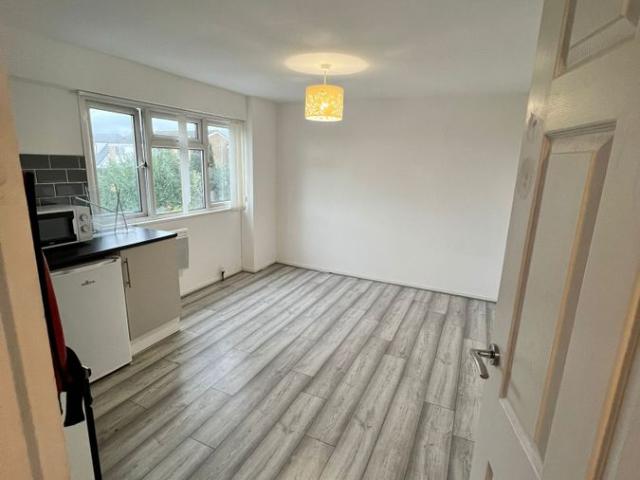 Apartment for rent in Harold Hill, Greater London
