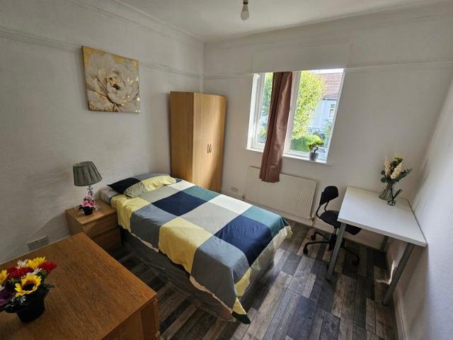 Room for rent in Cricklewood, Greater London