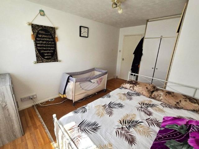 Apartment for rent in Bowes, Greater London