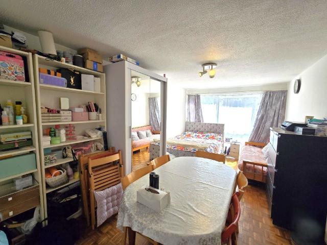 Apartment for rent in Bowes, Greater London